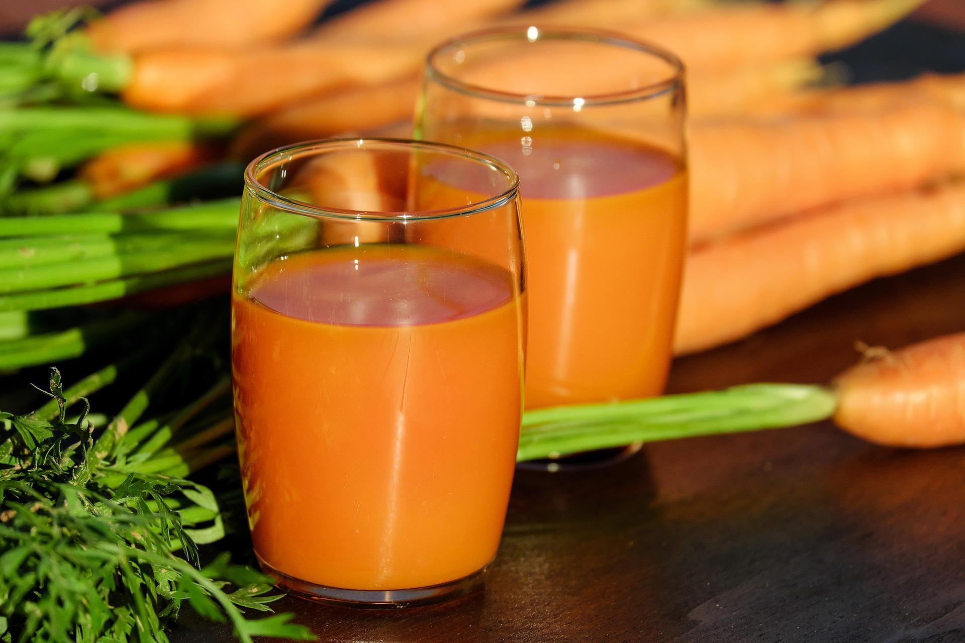 Apetyt na marchew. 5 powodów dla których warto pić sok marchwiowy wiosną i latem